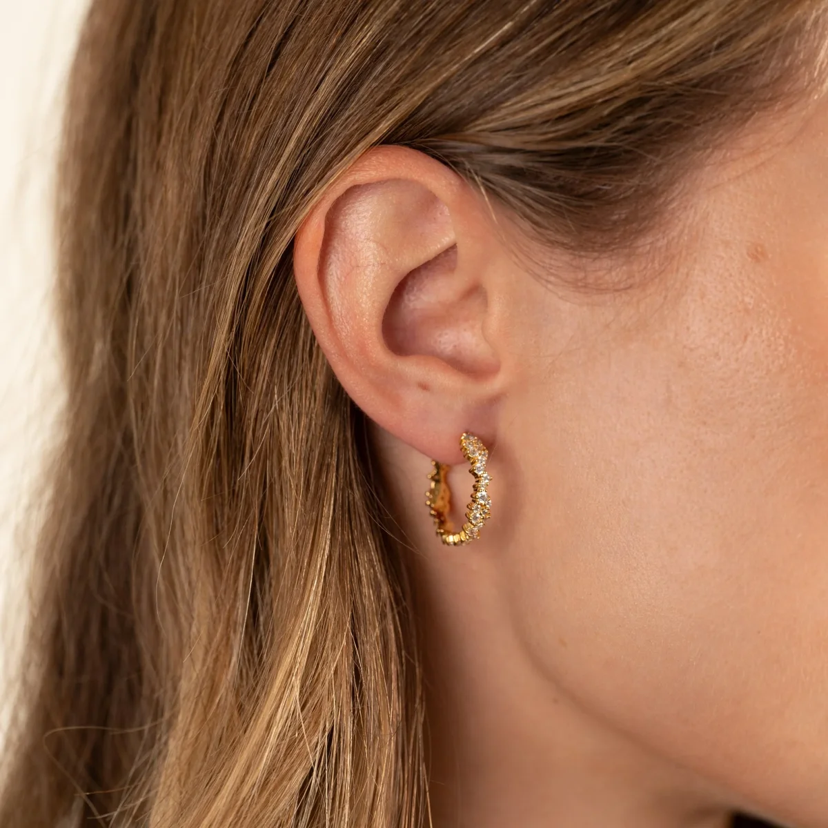 CLAIR CRYSTAL GOLDEN CREOL EARRING