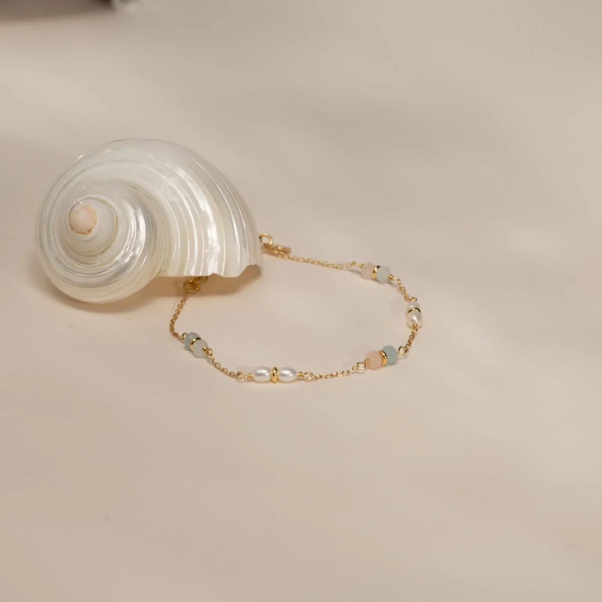 ADIRA MORGANITE PEARL GOLDEN BRACELET