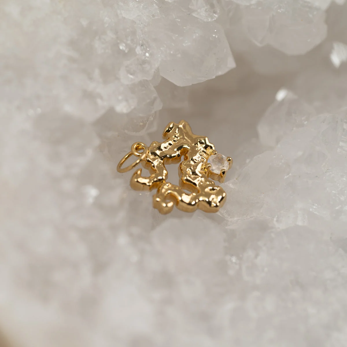 AURELIA MOONSTONE GOLDEN PENDANT