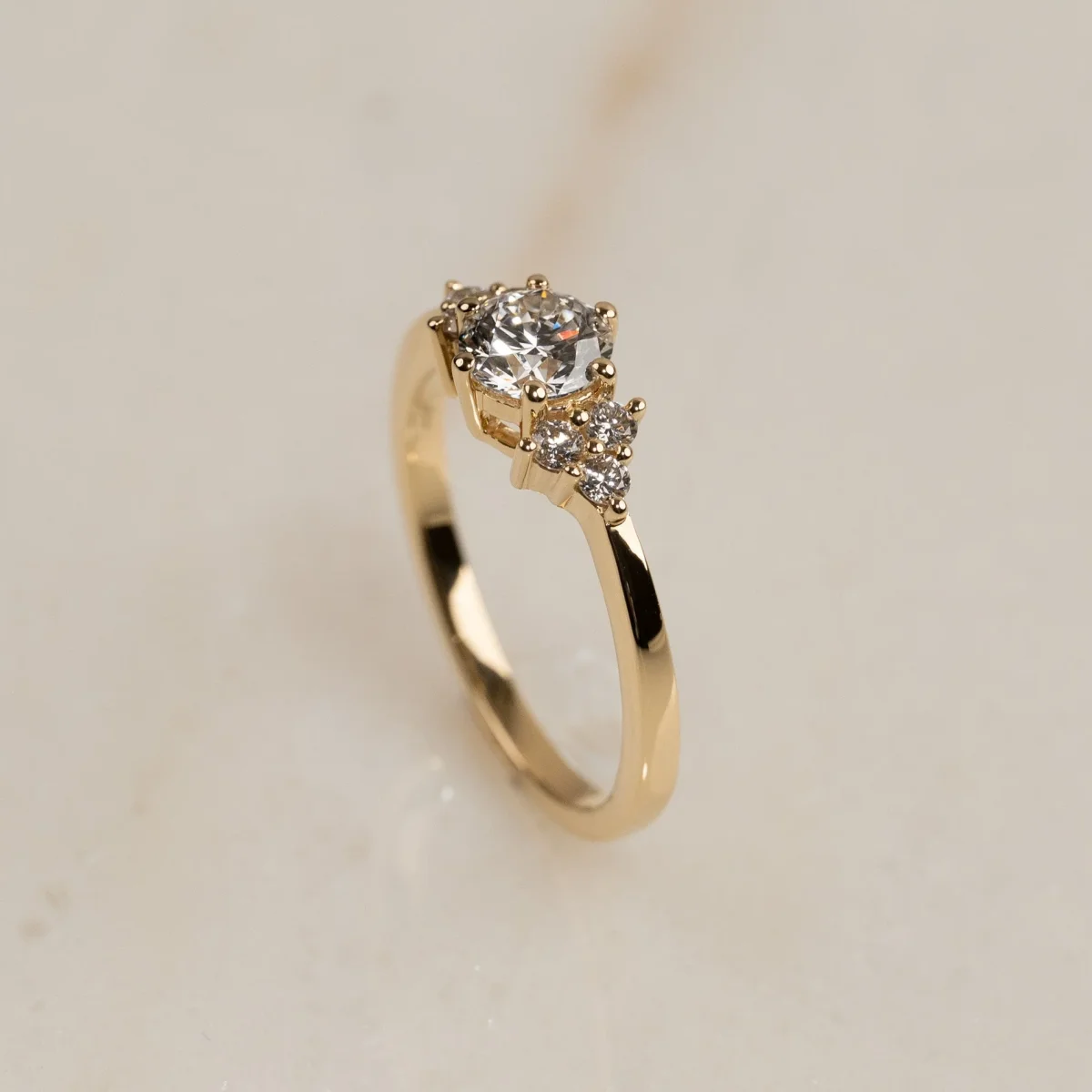 6-PRONG CLUSTER DIAMOND RING - 0.9ct