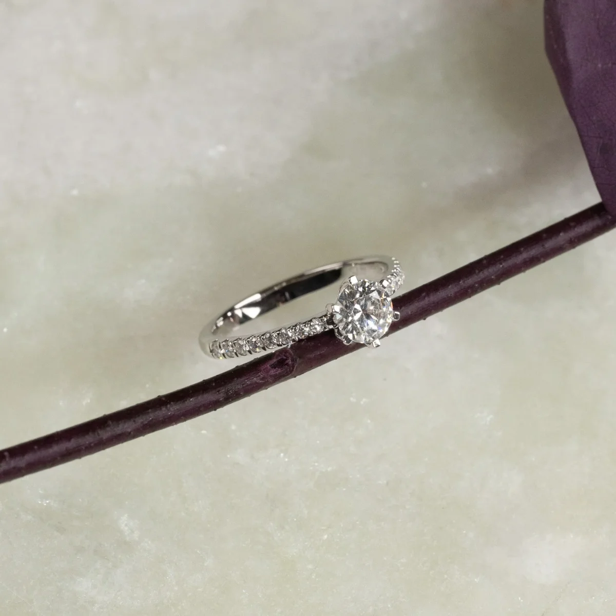 CLASSIC 6-PRONG ALLIANCE LAB-DIAMOND RING - 0.9ct - WG