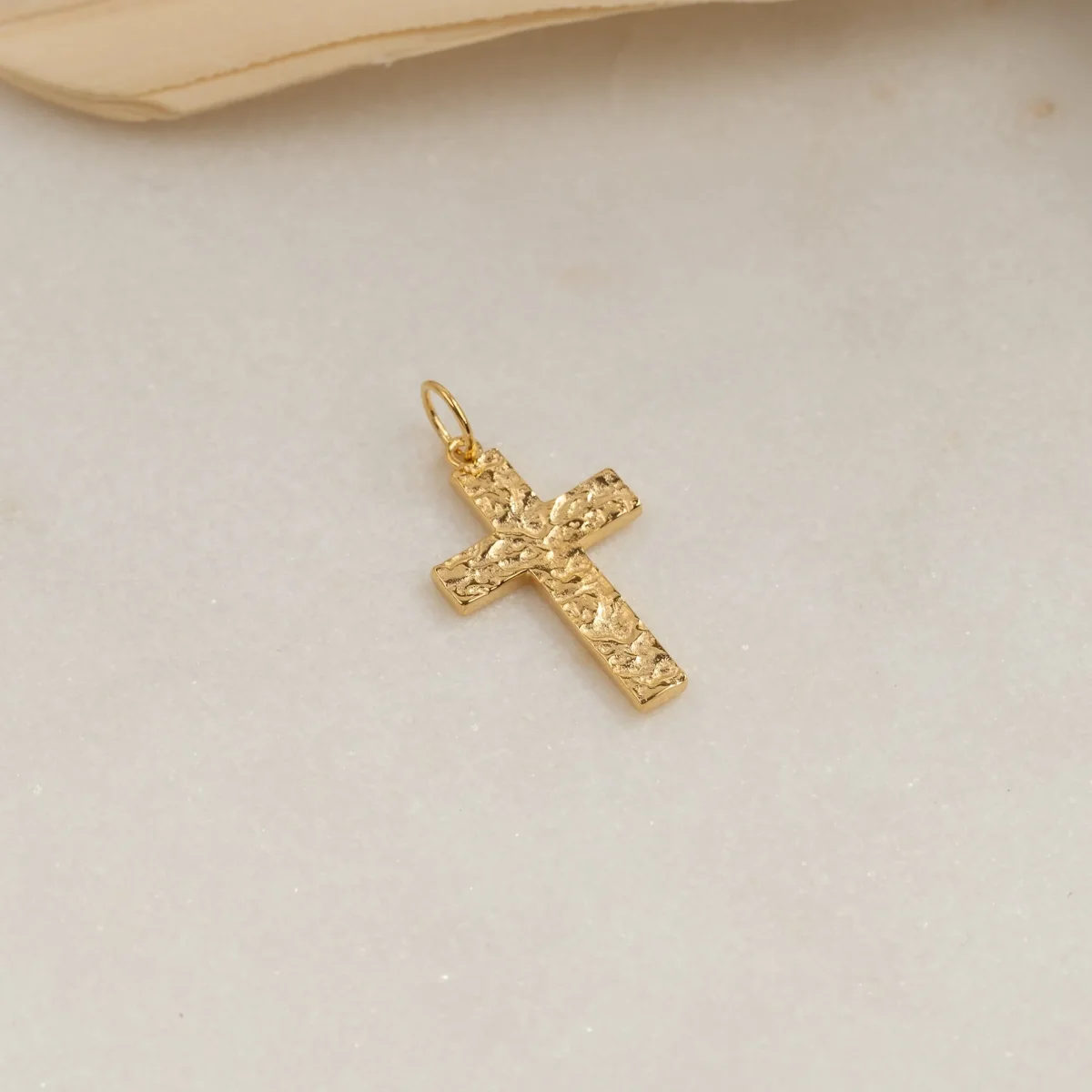 ELMA CROSS GOLDEN PENDANT