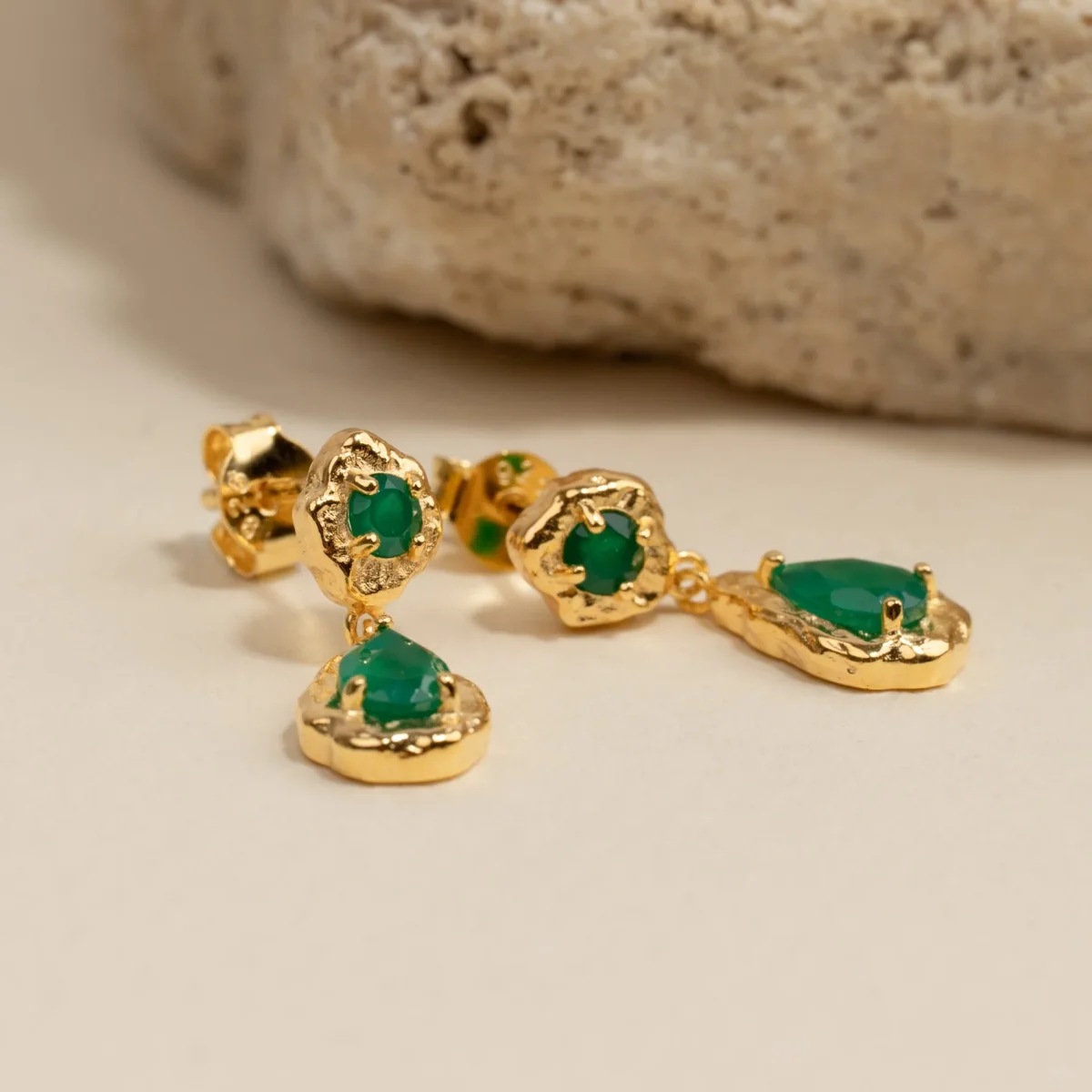 EMILIA GREEN AGATE GOLDEN DROP EARRING - Bild 3