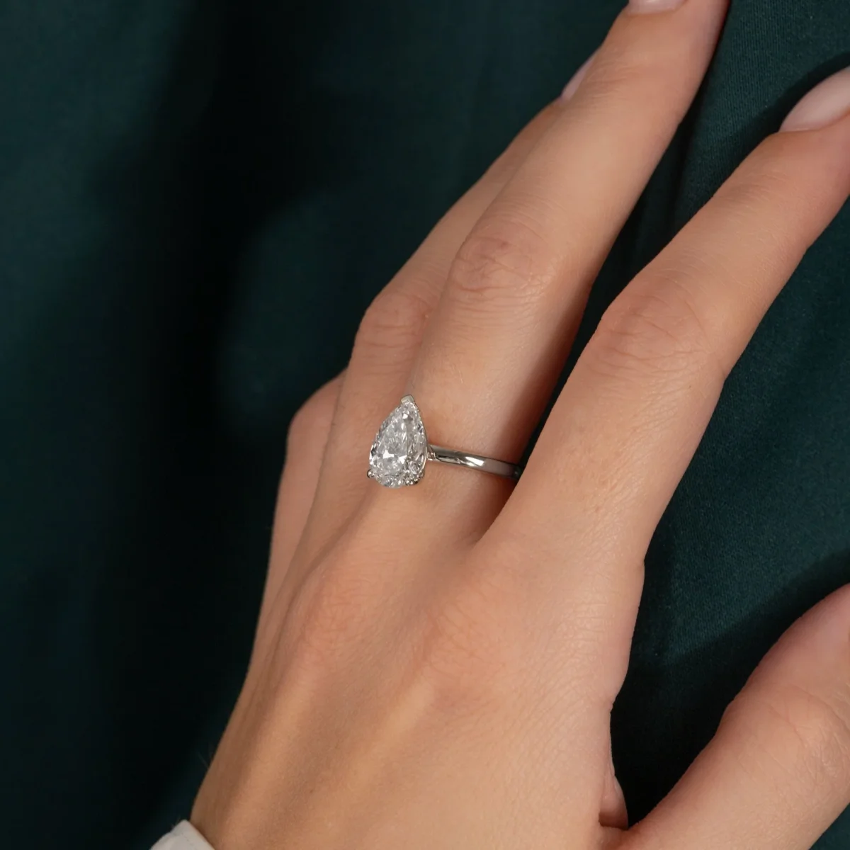 SOLITAIRE PEAR-CUT LAB-DIAMOND RING - 2.5ct - WG - Bild 6