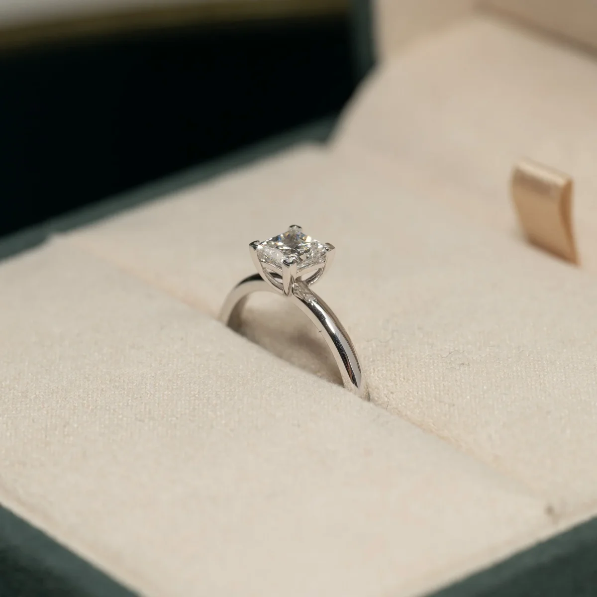 SOLITAIRE PRINCESS-CUT DIAMOND RING - Bild 3